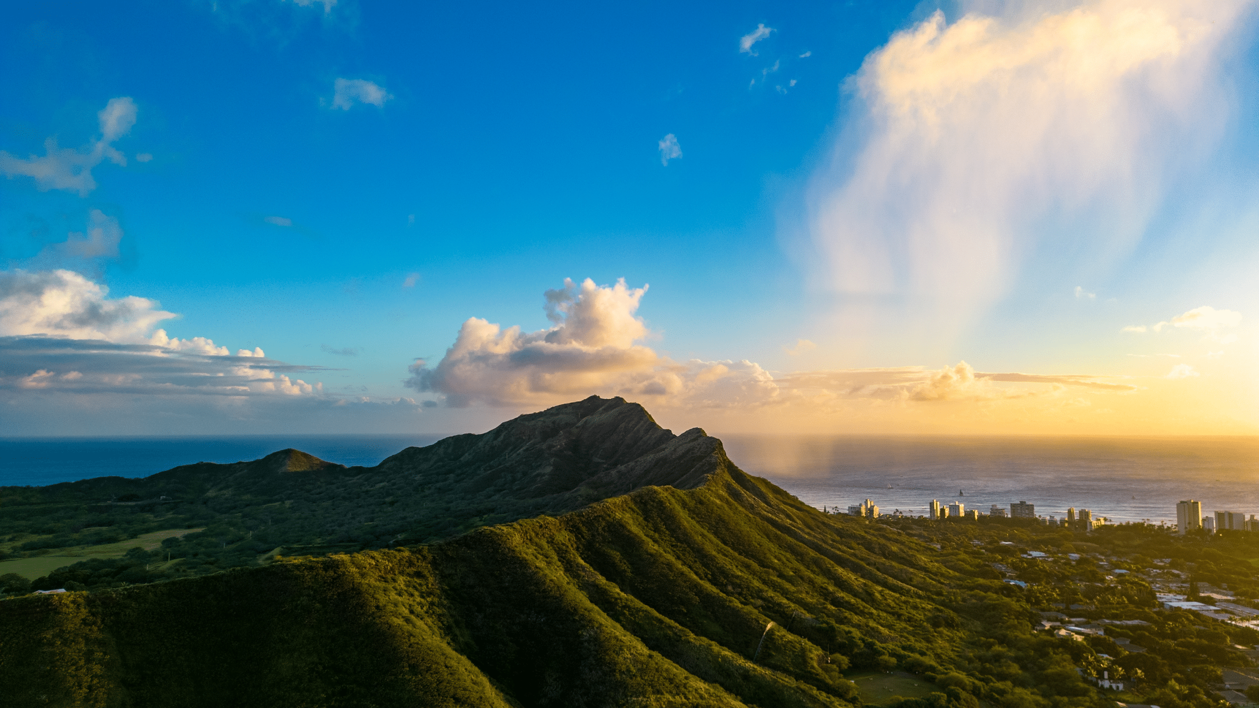 Hawaii-Honolulu-shutterstock_2271820003-1-scaled